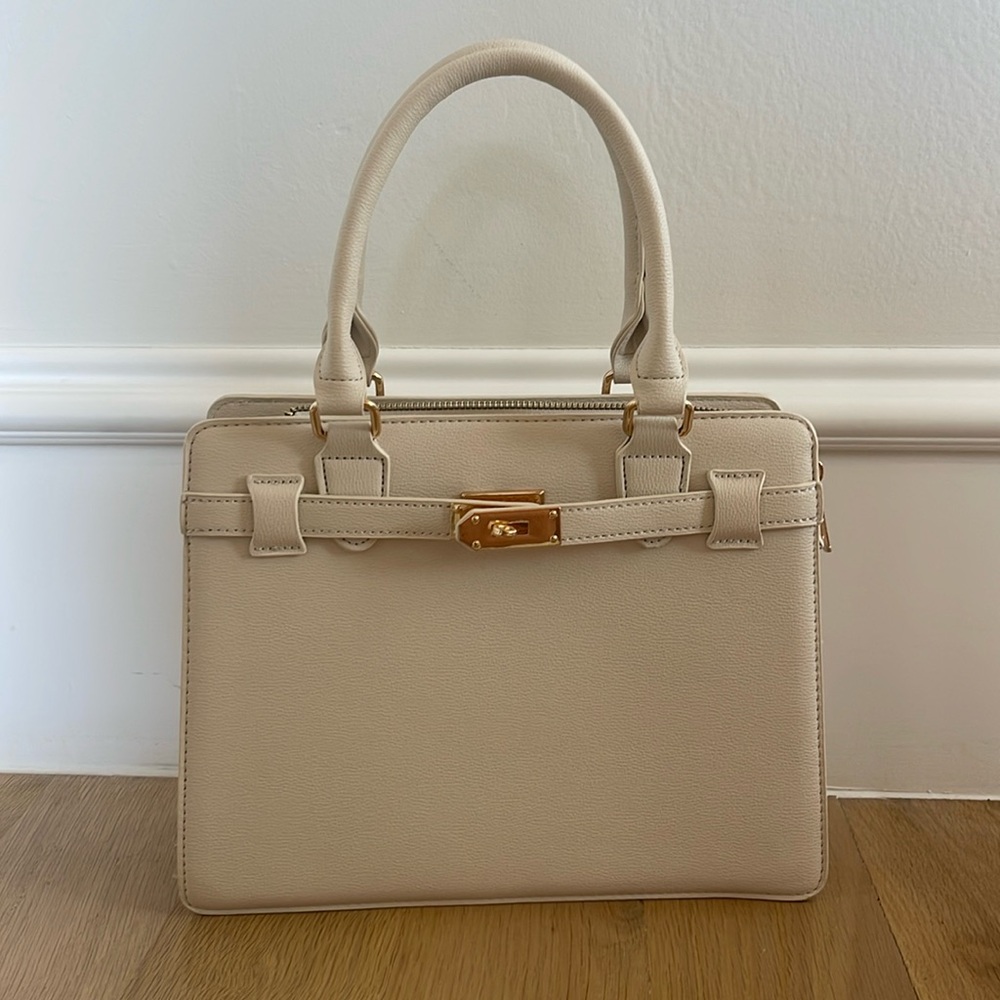 Purse with shoulder strap option - never been used